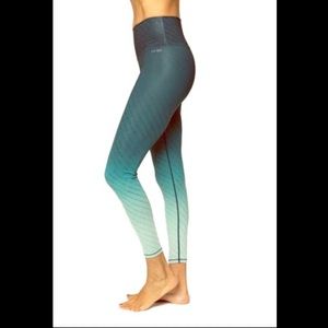 NWT AR-33 Ombré Hunter Green Leggings